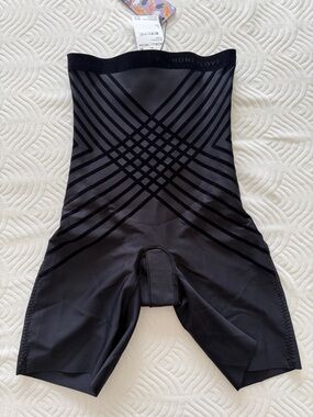 NWT Honeylove Black Underwire High-Waist Sculpting Shorts